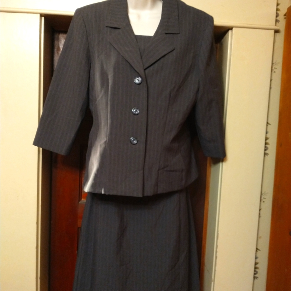 Women's 11/12 Pinstripe Business Suit